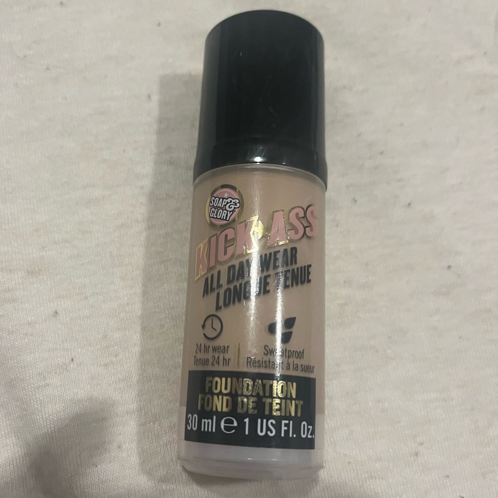 Soap & Glory kick ass foundation Shade 4